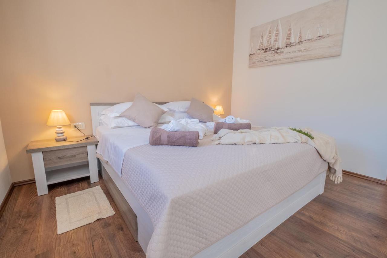 Amazing 4 Bedroom Villa With Swimming Pool And Wifi, Family Frendly Tribalj  Extérieur photo