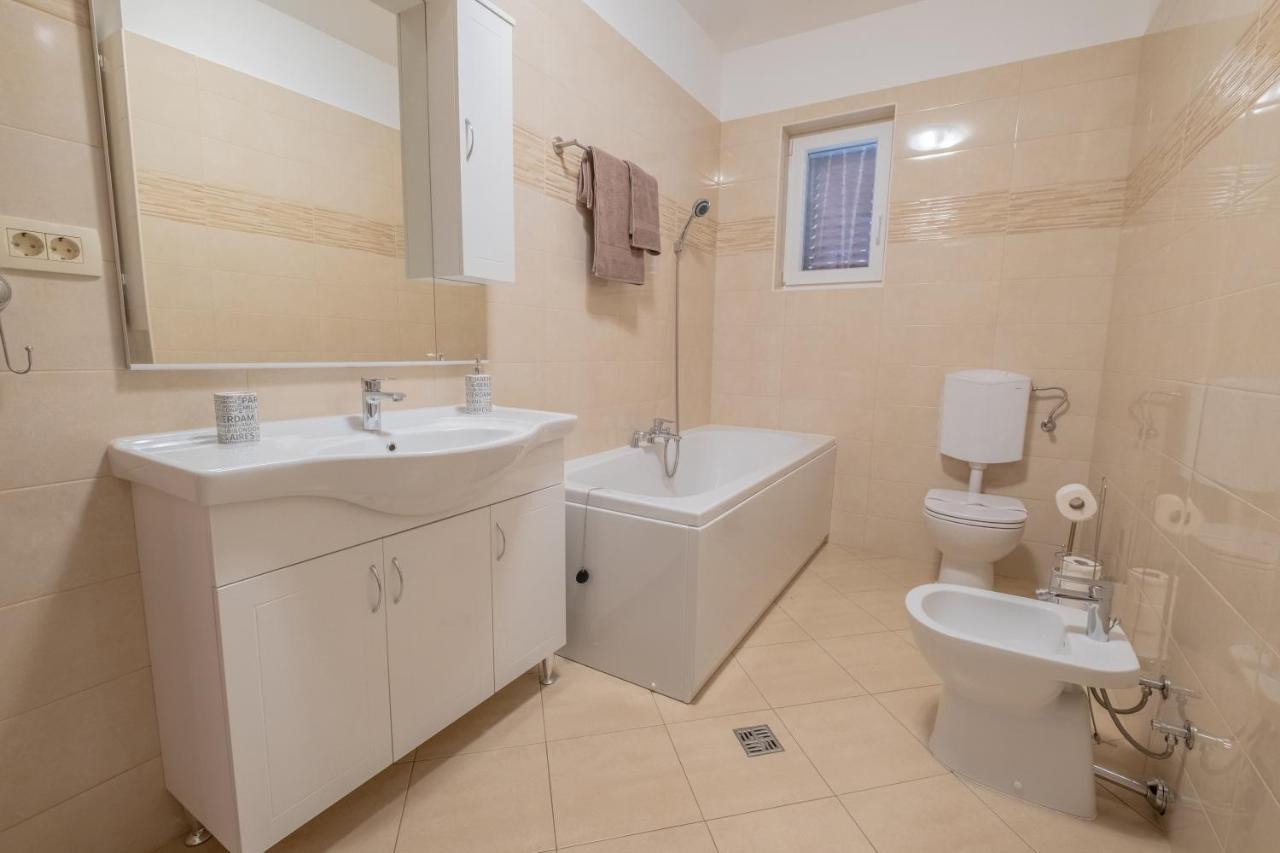 Amazing 4 Bedroom Villa With Swimming Pool And Wifi, Family Frendly Tribalj  Extérieur photo