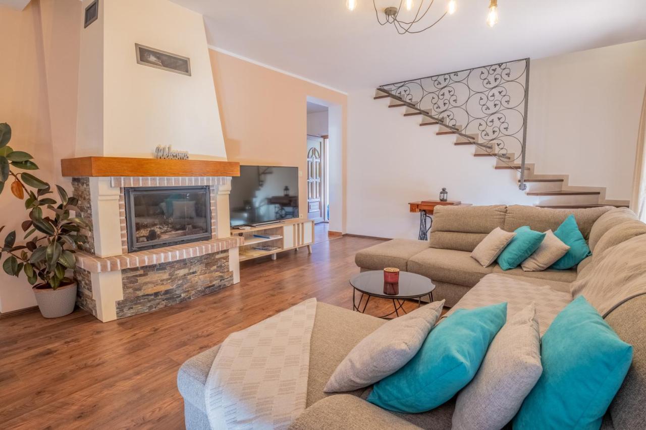Amazing 4 Bedroom Villa With Swimming Pool And Wifi, Family Frendly Tribalj  Extérieur photo