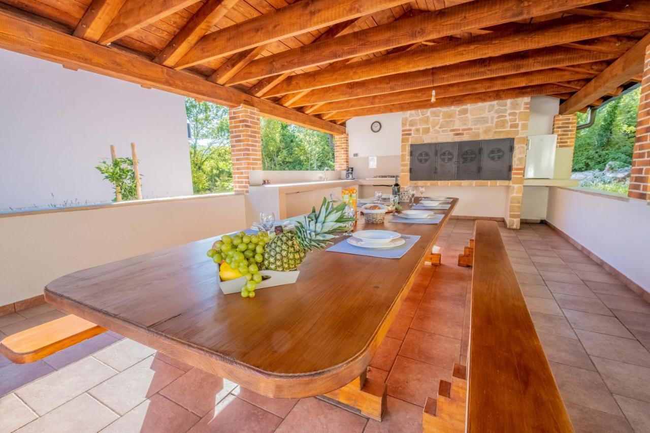 Amazing 4 Bedroom Villa With Swimming Pool And Wifi, Family Frendly Tribalj  Extérieur photo