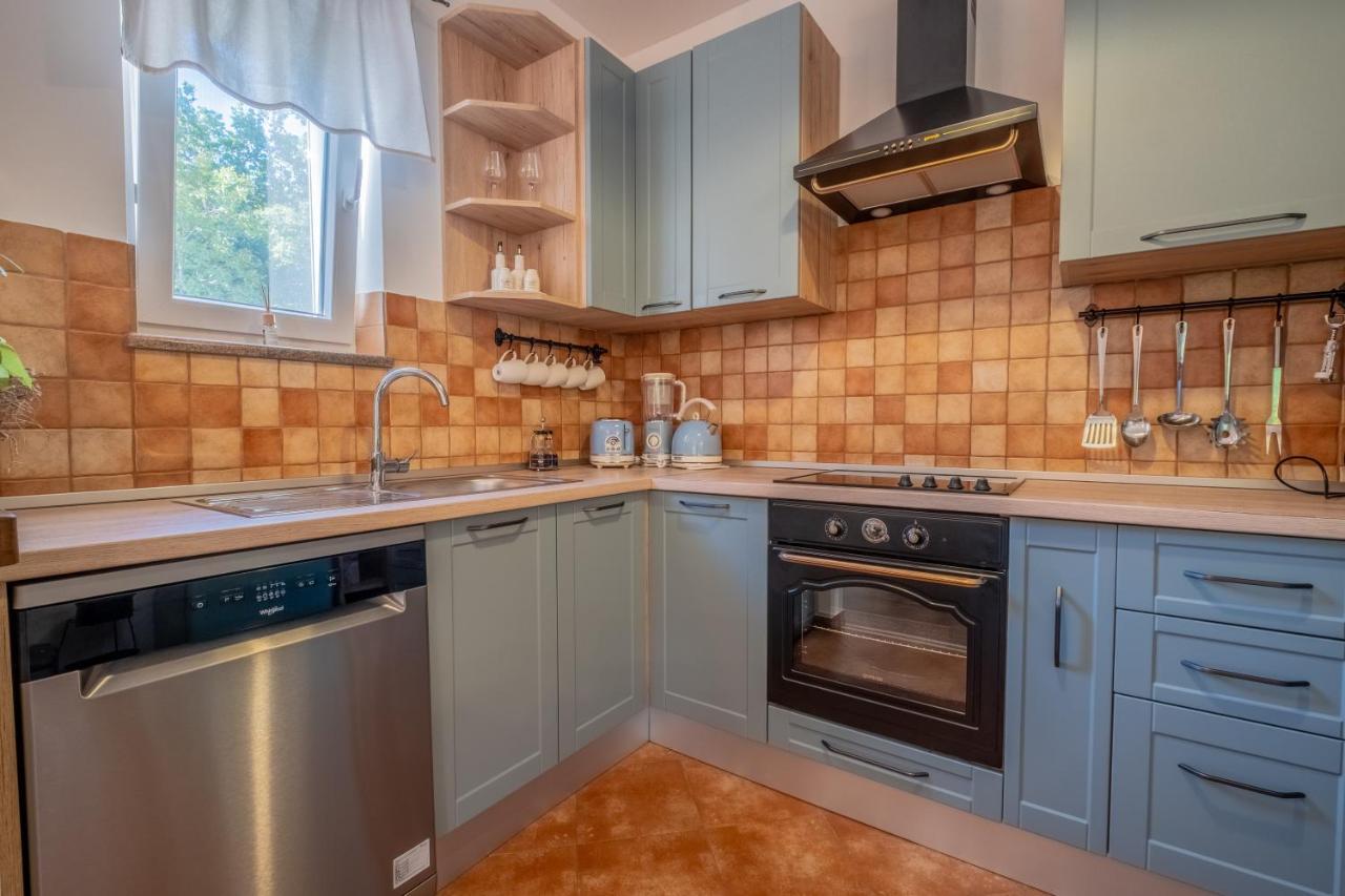 Amazing 4 Bedroom Villa With Swimming Pool And Wifi, Family Frendly Tribalj  Extérieur photo