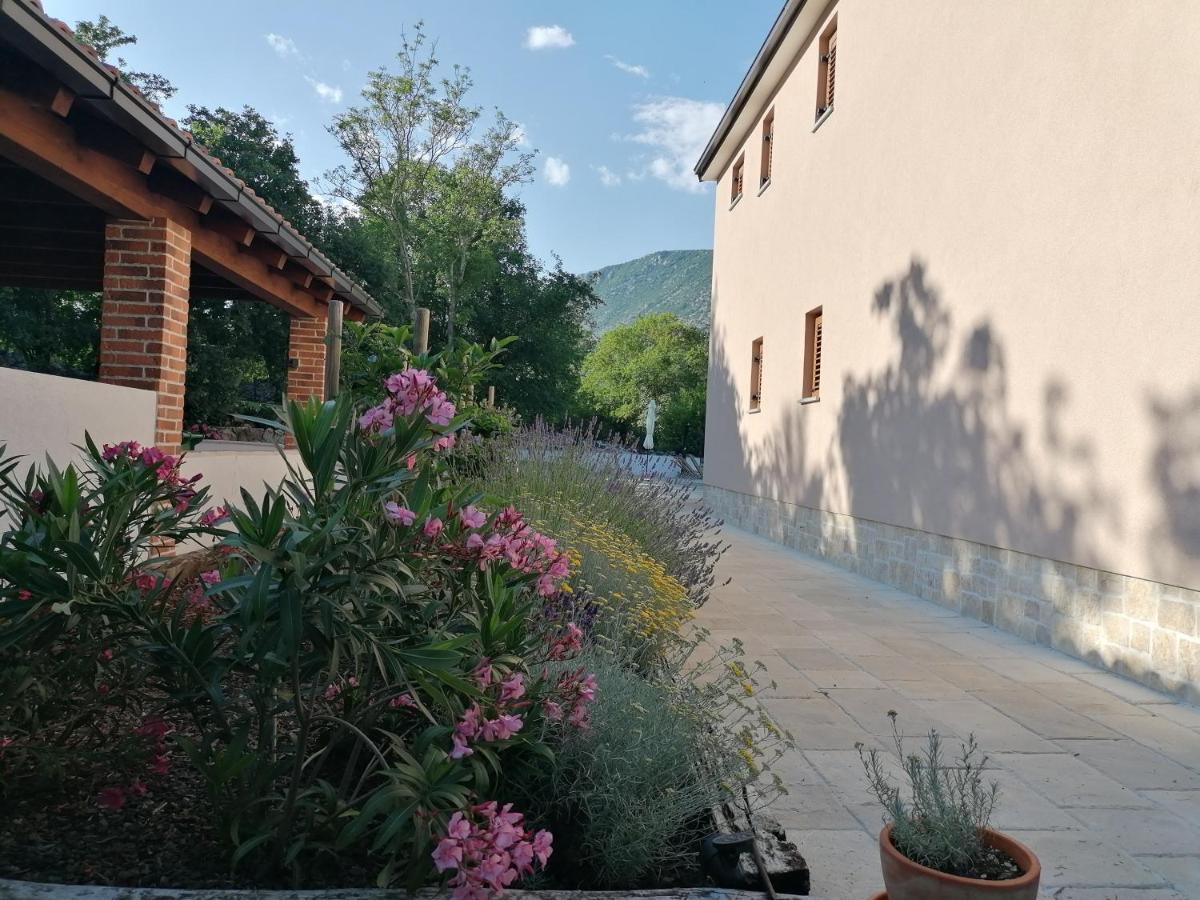 Amazing 4 Bedroom Villa With Swimming Pool And Wifi, Family Frendly Tribalj  Extérieur photo
